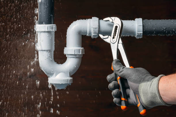 Professional Plumbing technician working in Hitchcock, TX